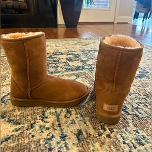 UGG classic short II
